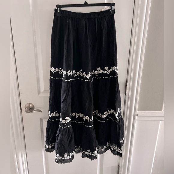 Farm Rio Embroidered Ruffle Maxi Skirt - Picture 4 of 4